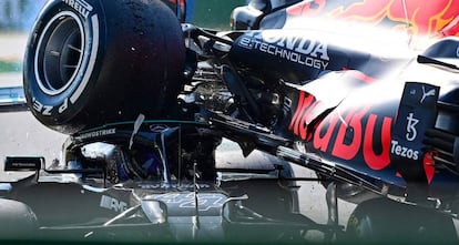 Detalle del accidente entre Max Verstappen y Lewis Hamilton.