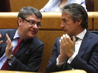 Álvaro Nadal e Íñigo de la Serna, ministros de Energía y de Fomento, respectivamente.