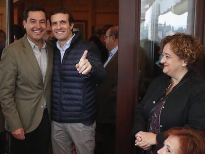 El candidato andaluz del PP, Juan Manuel Moreno, y Pablo Casado, el pasado sábado en Granada.