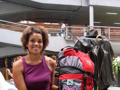Nnenna Okeke, de Malta, con su equipaje en la estación de Atocha.