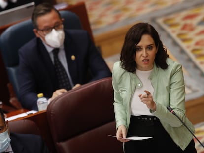 La presidenta de la Comunidad de Madrid, Isabel Díaz Ayuso, interviene en el pleno en la Asamblea de Madrid, este jueves.