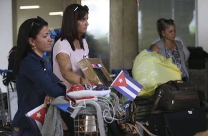 Médicos cubanos começaram a deixar o Brasil nesta quinta-feira