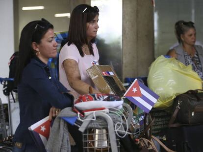 Médicos cubanos começaram a deixar o Brasil nesta quinta-feira