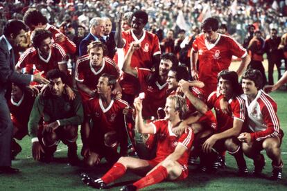 Los jugadores del Nottingham Forest celebrando la Copa de Europa que ganó al Hamburgo en 1980.