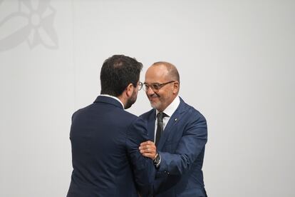 Carles Campuzano, a la derecha, con Pere Aragonès, en su toma de posesión como consejero de la Generalitat, en octubre de 2022.