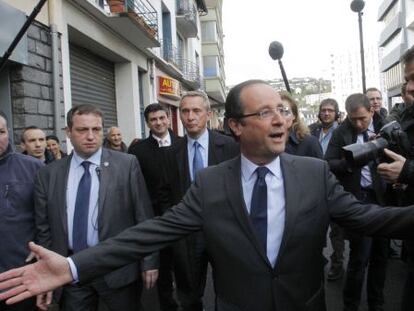 Hollande, despu&eacute;s de votar en Tulle.