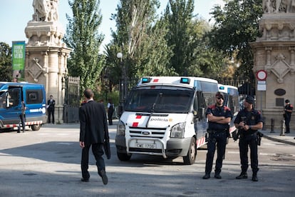 El objetivo es crear un cordón, esponjar la zona, de manera que quede garantizado un pasillo por el que puedan entrar y salir los diputados y resto de trabajadores. También persigue que no haya ningún incidente en las manifestaciones previstas.