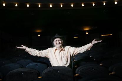 Juan Tamariz en la platea del teatro Poliorama