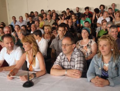 Un momento de la comparecencia de cargos públicos de Bildu en torno a las basuras.