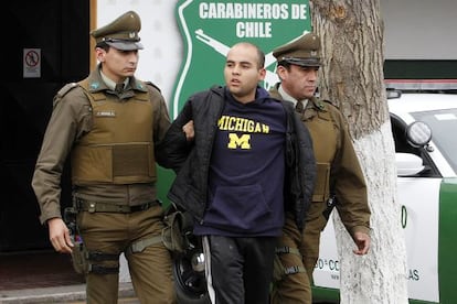 Juan Flores Riquelme, uno de los tres detenidos por la policía chilena.