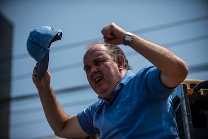 Rafael López Aliaga, candidato ultraderechista a las elecciones presidenciales de Perú, durante un mitin en Lima el pasado 27 de marzo.