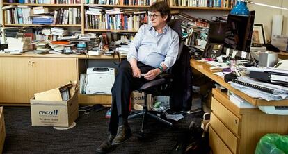 Rusbridger, en su despacho de &lsquo;The Guardian&rsquo;.