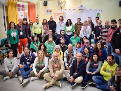 Encierro de profesores y delegados sindicales en un colegio de Rivas tras la ruptura de las negociaciones con la Consejería de Educación.