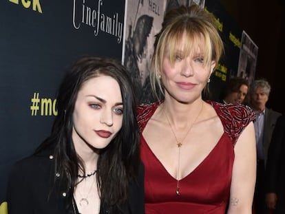 Frances Bean Cobain y su madre Courtney Love, el pasado abril en el estreno del documental sobre Kurt Cobain en Los Ángeles.