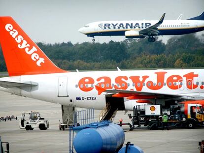 Las aerolíneas 'low cost', como easyJet y Ryanair, han sido claves en el rápido despegue de las agencias de viajes 'on line'.