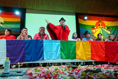 El presidente de la Conaie, Leonidas Iza, habla durante un discurso en la Casa de la Cultura, en Quito