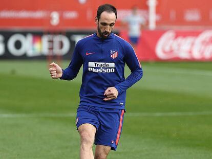 Juanfran, durante el último entrenamiento del Atlético.