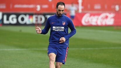 Juanfran, durante el último entrenamiento del Atlético.