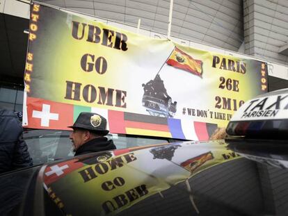 Protesta de taxistas franceses contra Uber.