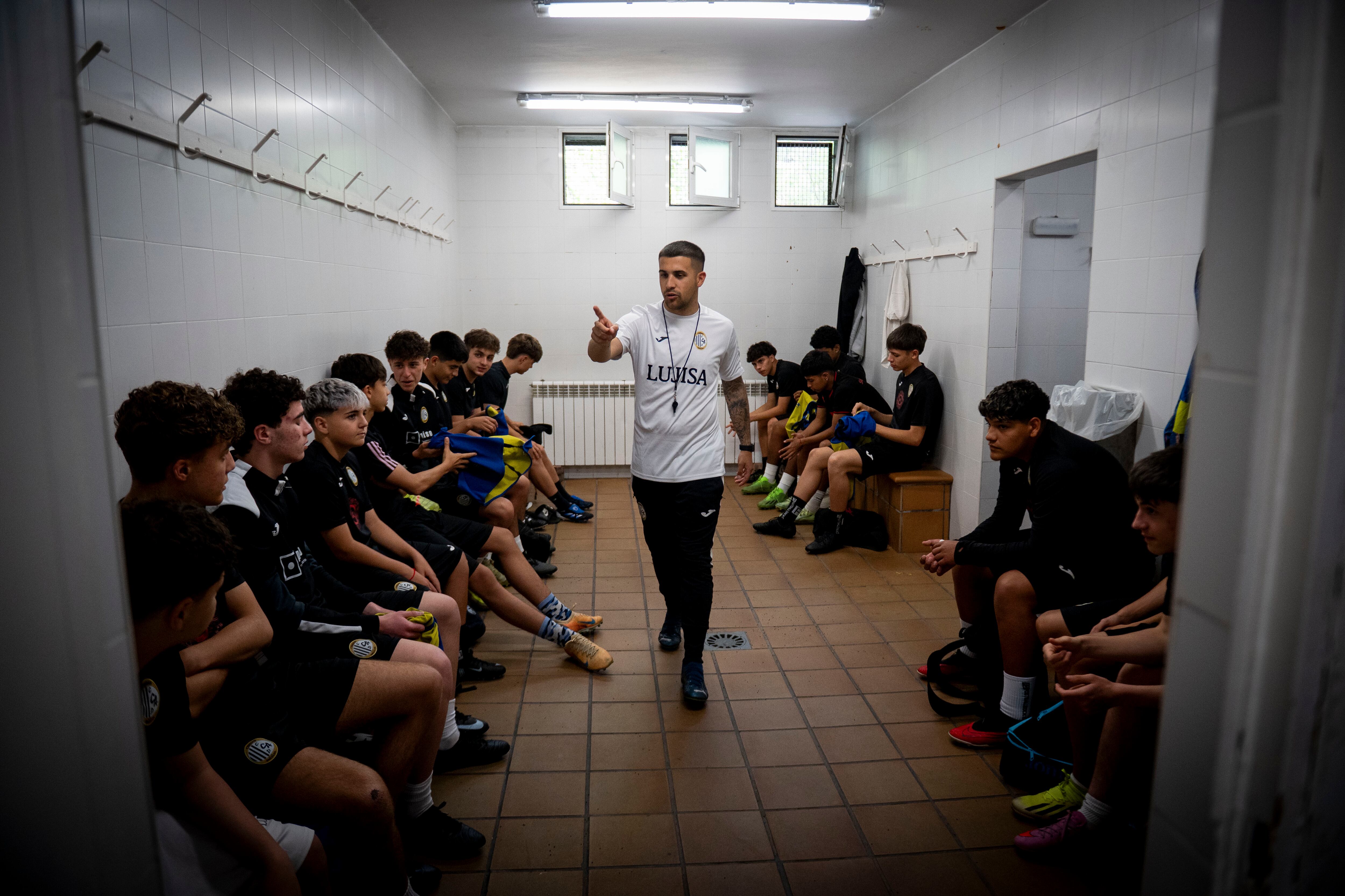 Uno de los equipos del C.D. Ciudad de los Ángeles en el vestuario del centro Félix Rubio.