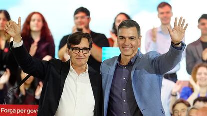 Illa y el presidente del Gobierno, Pedro Sánchez, este sábado en un mitin socialista en Barcelona.