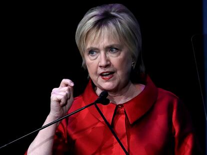 Internet se obsesiona con el nuevo flequillo de Hillary Clinton