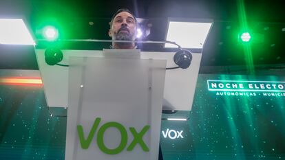 El líder de Vox, Santiago Abascal, comparecía el domingo ante los medios para valorar los resultados de su formación en las elecciones del 28-M.