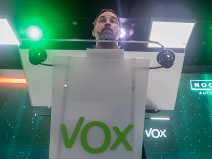 El líder de Vox, Santiago Abascal, comparecía el domingo ante los medios para valorar los resultados de su formación en las elecciones del 28-M.