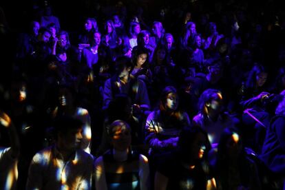 Gradas de p&uacute;blico en Mercedes-Benz Fashion Week.