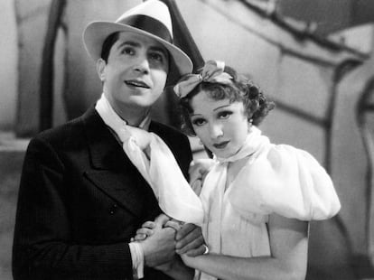 Carlos Gardel y Rosita Moreno en la película 'Tango Bar', dirigida por John Reinhardt.