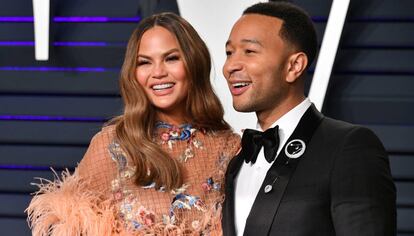 Chrissy Teigen y John Legend en la fiesta de Vanity Fair de los Oscar 2019, en California.