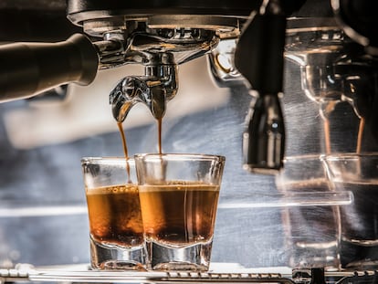 Cómo limpiar la cal de la cafetera y tener un mejor sabor en esta bebida