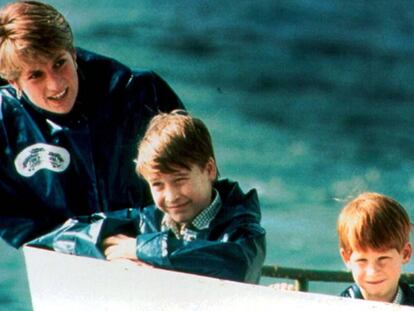 Diana de Gales con sus hijos, Guillermo y Enrique de Inglaterra. 