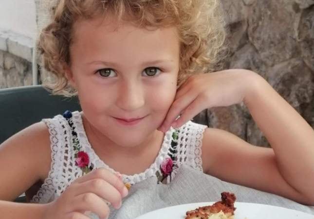 Los Mossos buscan a Gina, una niña de cinco años de El Prat, que no fue devuelta por su padre el sábado