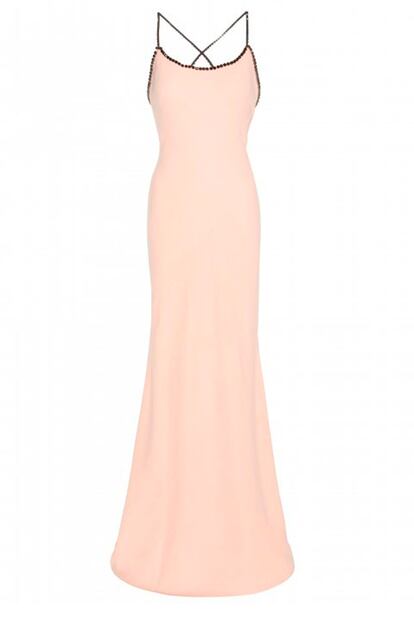 Carolina Herrera también ha querido marcarse una colección para Mytheresa que estará a la venta próximamente. Entre sus piezas encontramos este vestido rosa perfecto para un evento.