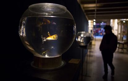 Una de les peixeres d'Aquarium, de l'artista Miquel Aparici, a la galeria Tekhnart.