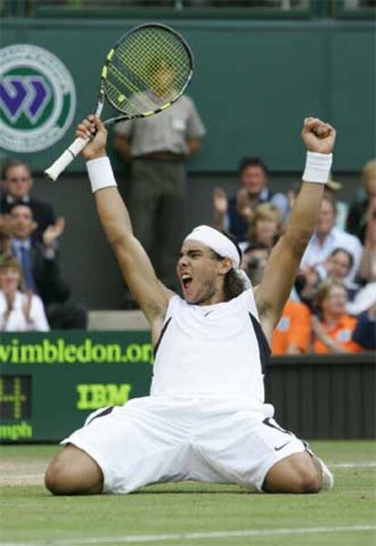 Rafael Nadal festeja su victoria sobre Marcos Baghdatis.