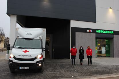Donación a Cruz Roja por parte de Mercadona en Valladolid.