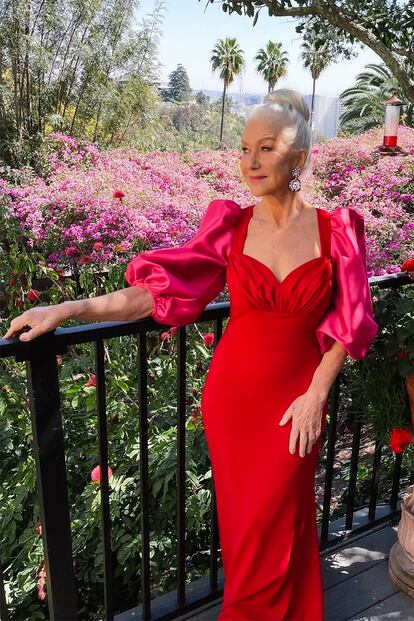 Helen Mirren apostó por el escote corazón de este vestido de Badgley Mischka.