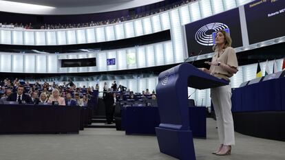 La presidenta de la Eurocámara, Roberta Metsola, se dirige a los parlamentarios este martes para pedirles el voto.