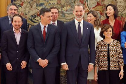 King Felipe VI (r) with (from front left) Deputy Prime Minister Pablo Iglesias, Prime Minister Pedro Sánchez and Deputy Prime Minister Carmen Calvo.