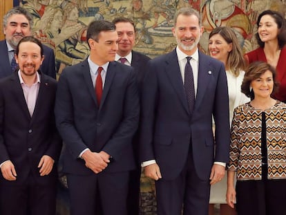 King Felipe VI (r) with (from front left) Deputy Prime Minister Pablo Iglesias, Prime Minister Pedro Sánchez and Deputy Prime Minister Carmen Calvo.