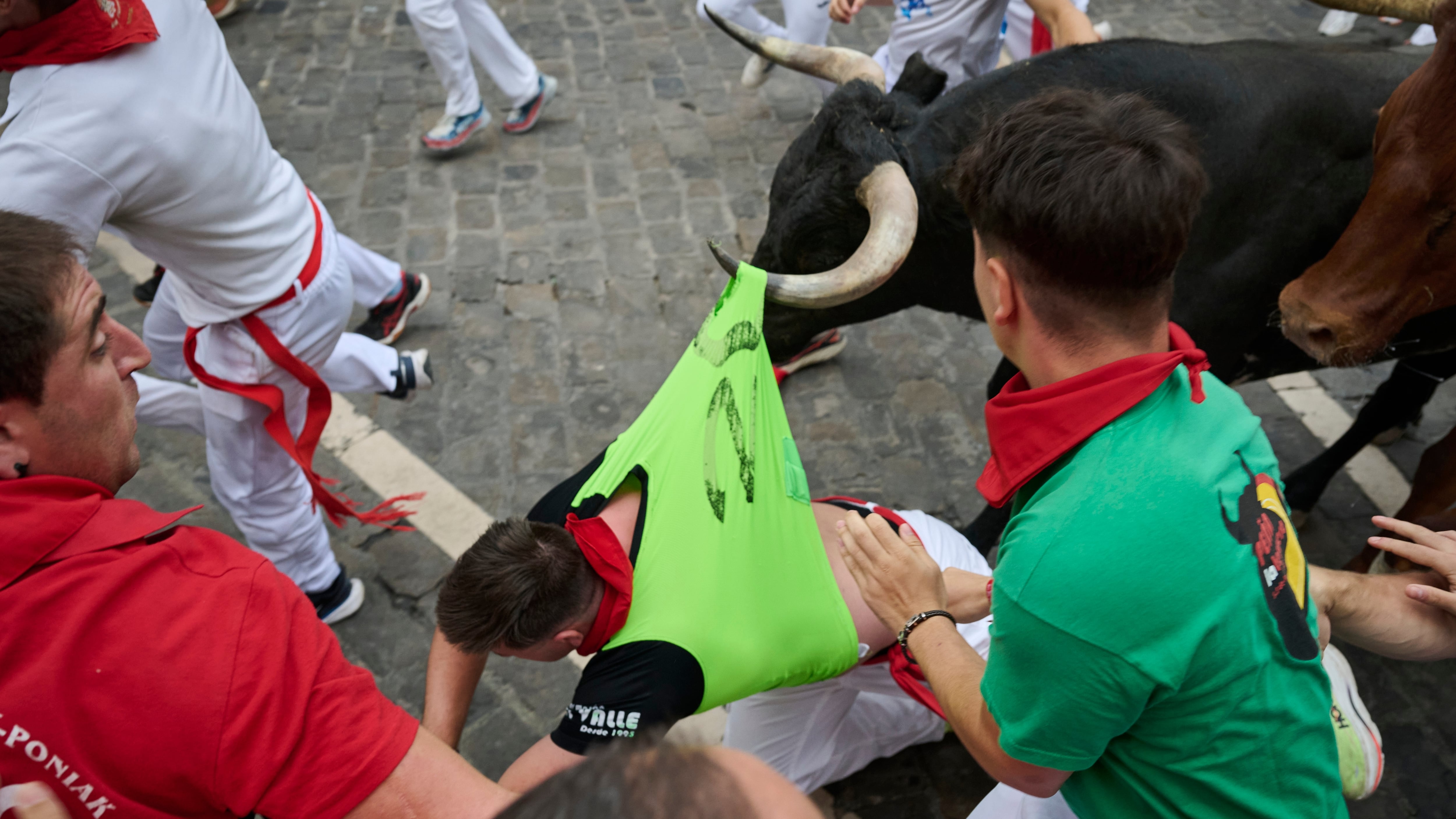La nobleza y la velocidad de los miuras permiten emocionantes carreras en un limpio séptimo encierro de San Fermín