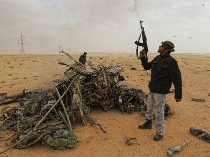 CAZABOMBADERO DERRIBADO EN LANUF