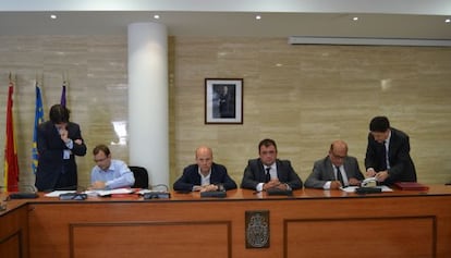 El alcalde de Utiel, José Luis Ramírez, tercero desde la izquierda en una imagen de archivo.
