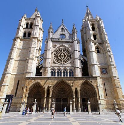 Fachada de la catedral de León.