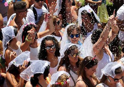 'Noivas' no carnaval de rua de São Paulo.