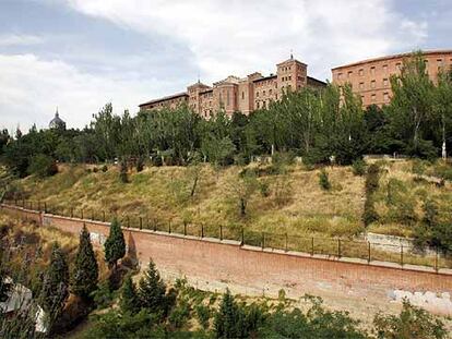 Jardines del Seminario Conciliar donde se hará la Casa de la Iglesia. La imagen está tomada desde una vivienda.