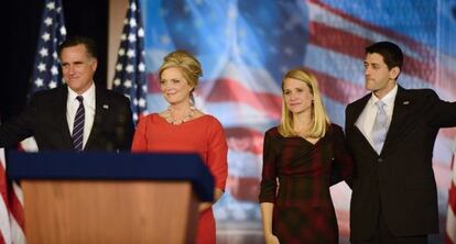 Romney, su esposa junto a Ryan y su mujer, en Boston.