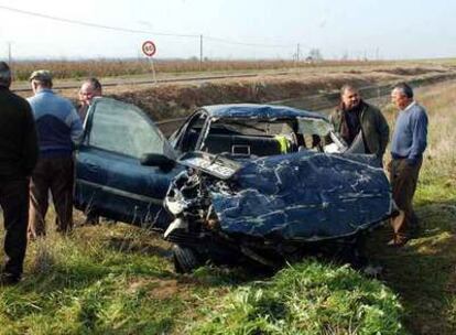 Estado en el que quedó el coche en el que fallecieron los cuatro jóvenes.